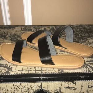 Women’s flat sandals old navy